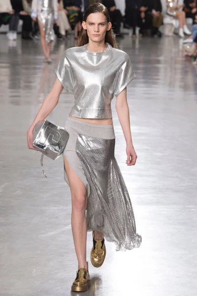 Look 25